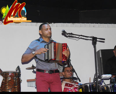 Yovanny Polanco En El Cerro Bar De Moncion 16-4-2016
Palabras clave: yovanny polanco;moncion;losmoncionero;vitico;municipiomoncion;casabe;musicatipica;domincano,RD