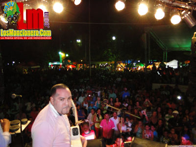 Manny Jhovanny Parque De Moncion 15-6-2014
Palabras clave: Banda Real Moncion;Manny Jhovanny Moncion;cerro bar;patronales 2014;vitico;losmoncionero.Com