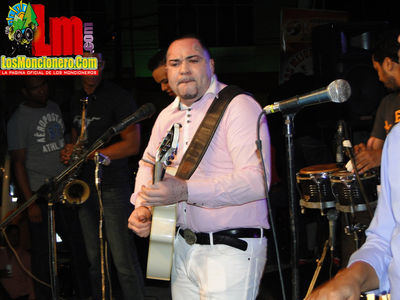 Manny Jhovanny Parque De Moncion 15-6-2014
Palabras clave: Banda Real Moncion;Manny Jhovanny Moncion;cerro bar;patronales 2014;vitico;losmoncionero.Com