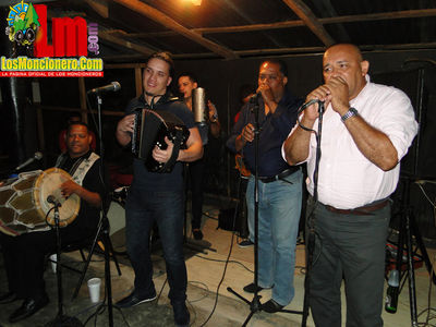 Julio Swing A Cuarteto En Yensi Disco Duran Moncion 20-1-2014
